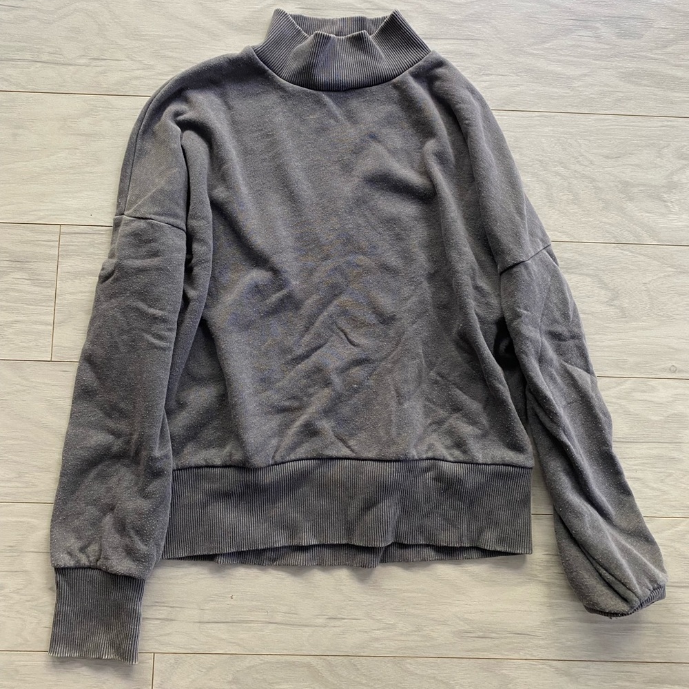 AMERICAN EAGLE turtleneck sweatshirt
